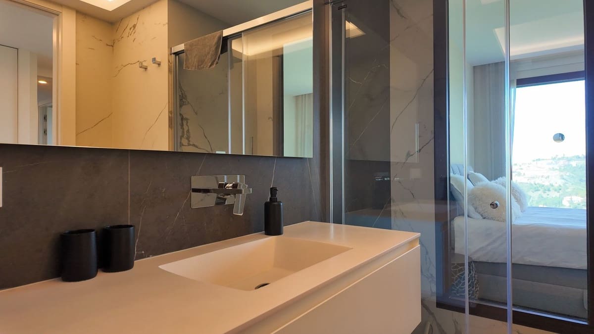 2 bedroom Apartment for sale in Benahavis with pool garage - € 850,000 (Ref: 9783436)