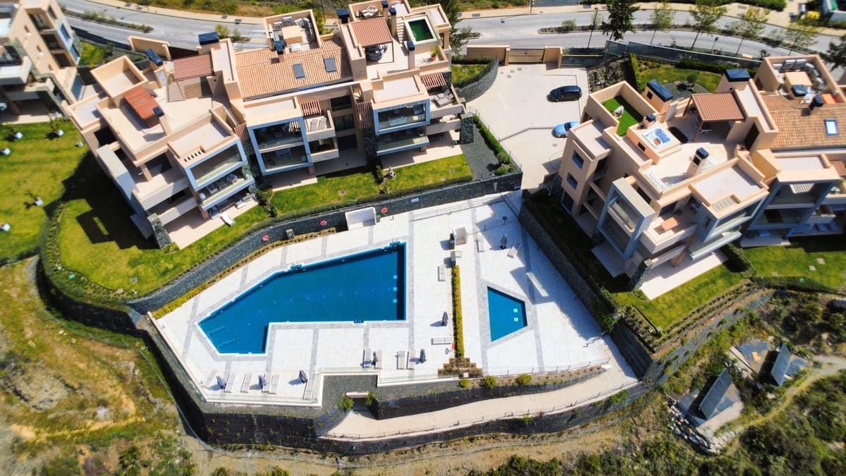 2 bedroom Apartment for sale in Benahavis with pool garage - € 850,000 (Ref: 9783436)