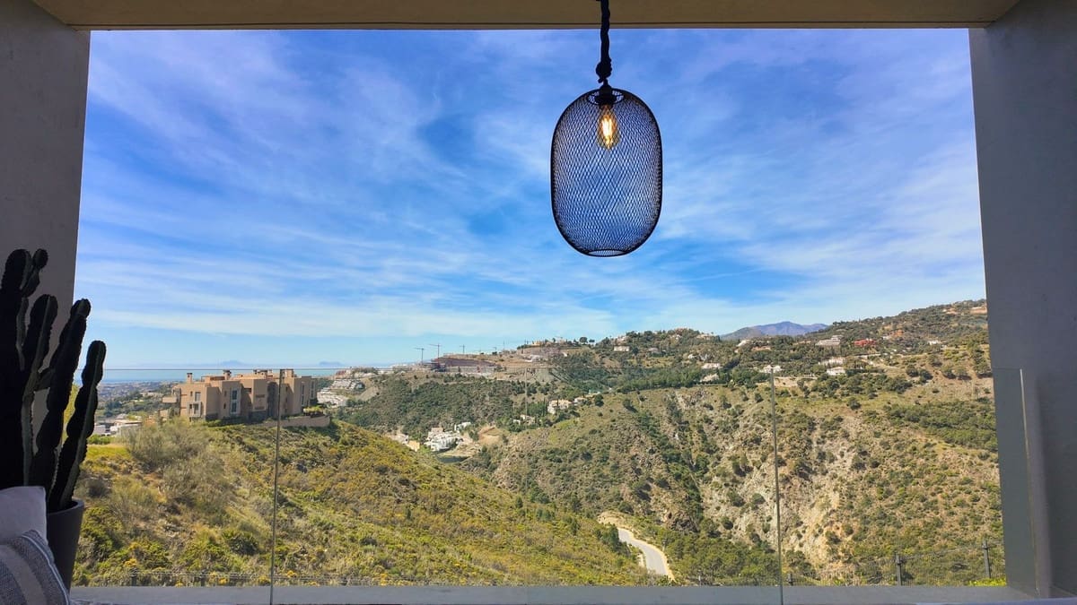 2 bedroom Apartment for sale in Benahavis with pool garage - € 850,000 (Ref: 9783436)