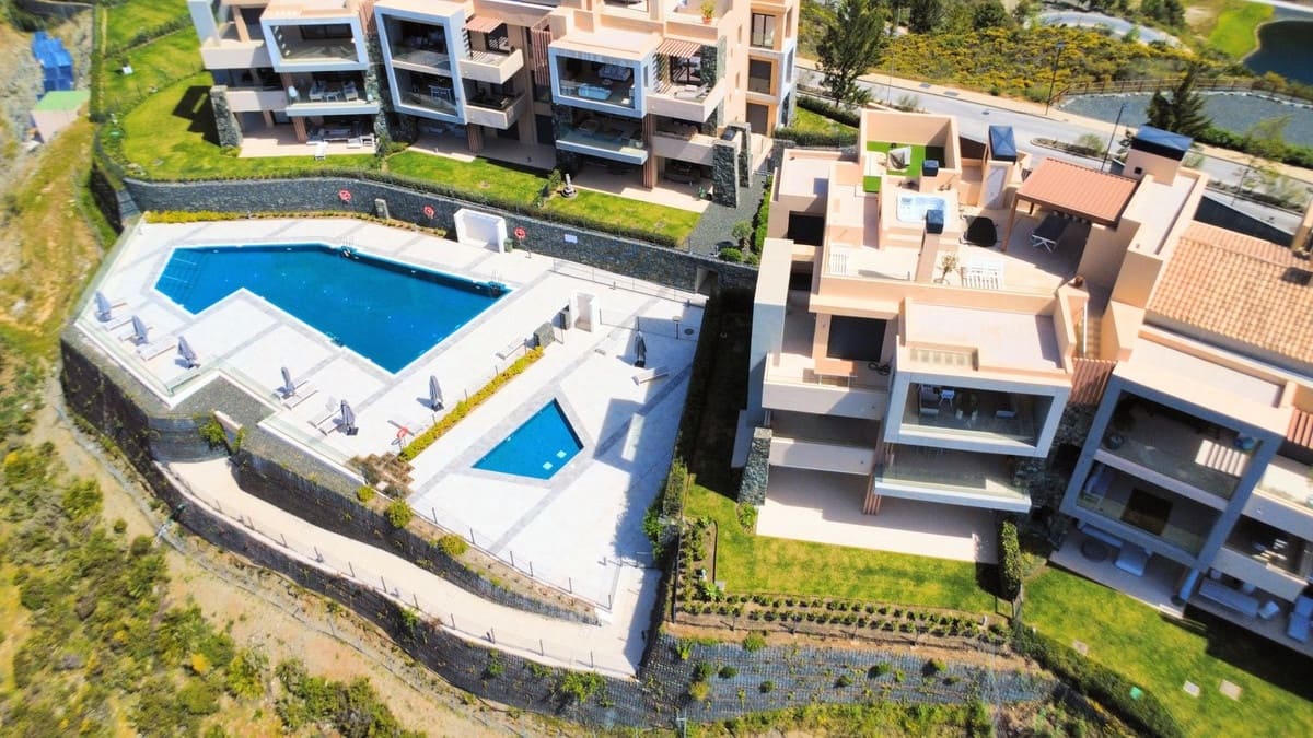 2 bedroom Apartment for sale in Benahavis with pool garage - € 850,000 (Ref: 9783436)