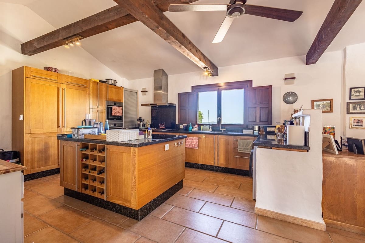 4 sovrum Finca/Hus på landet till salu i Canillas de Aceituno med pool garage - 545 000 € (Ref: 9783606)