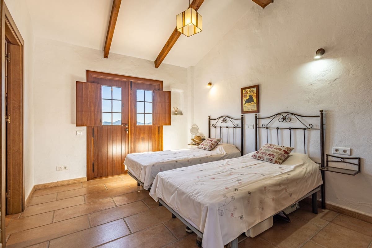 4 sovrum Finca/Hus på landet till salu i Canillas de Aceituno med pool garage - 545 000 € (Ref: 9783606)