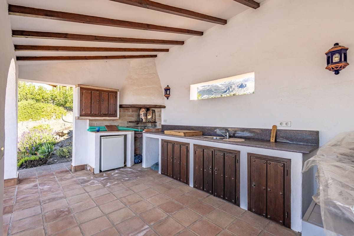 4 sovrum Finca/Hus på landet till salu i Canillas de Aceituno med pool garage - 545 000 € (Ref: 9783606)