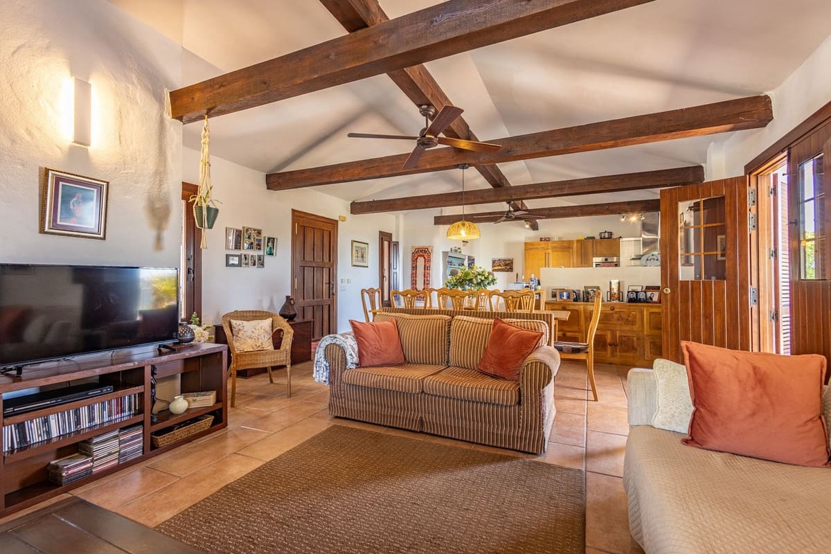 4 sovrum Finca/Hus på landet till salu i Canillas de Aceituno med pool garage - 545 000 € (Ref: 9783606)