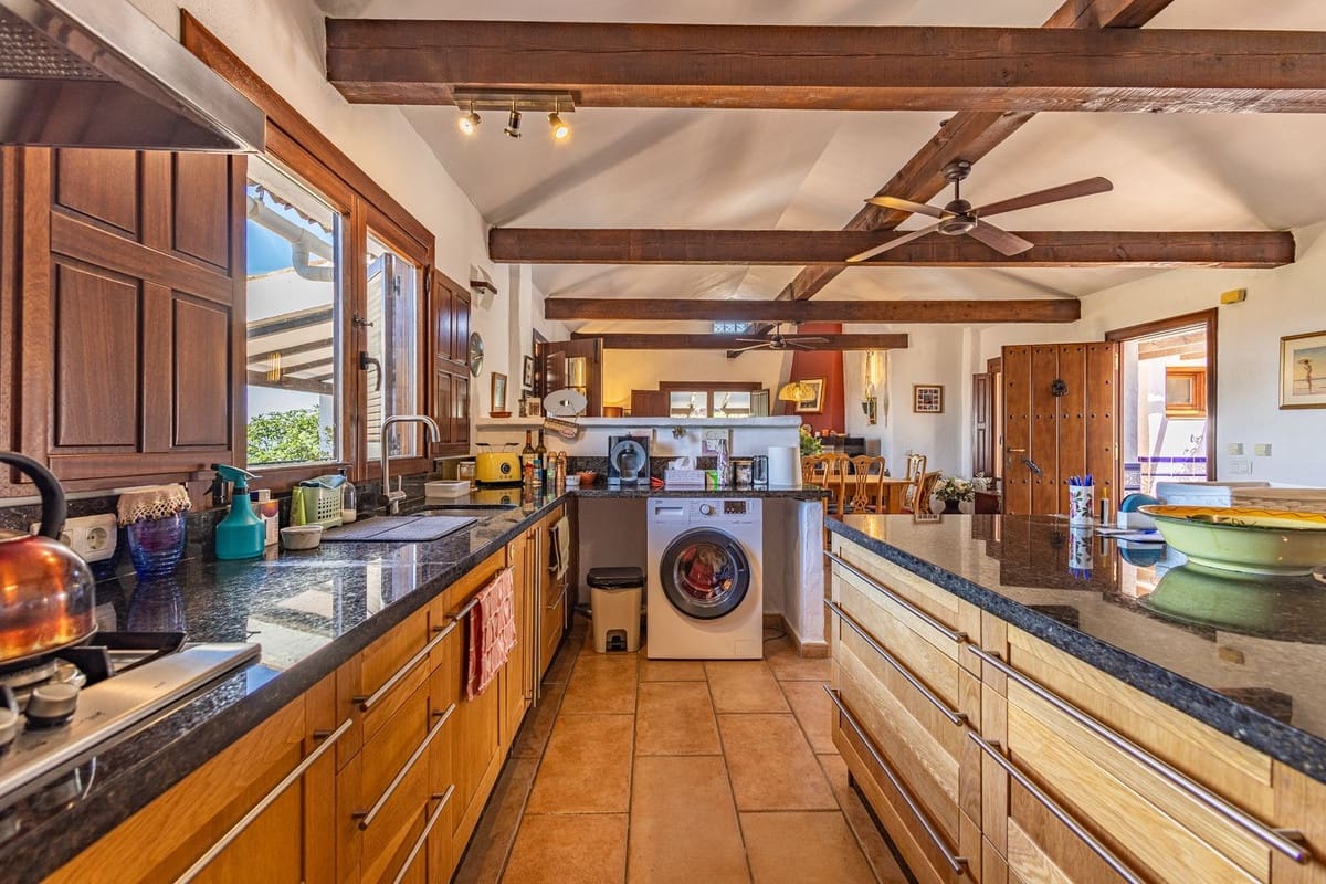 4 sovrum Finca/Hus på landet till salu i Canillas de Aceituno med pool garage - 545 000 € (Ref: 9783606)