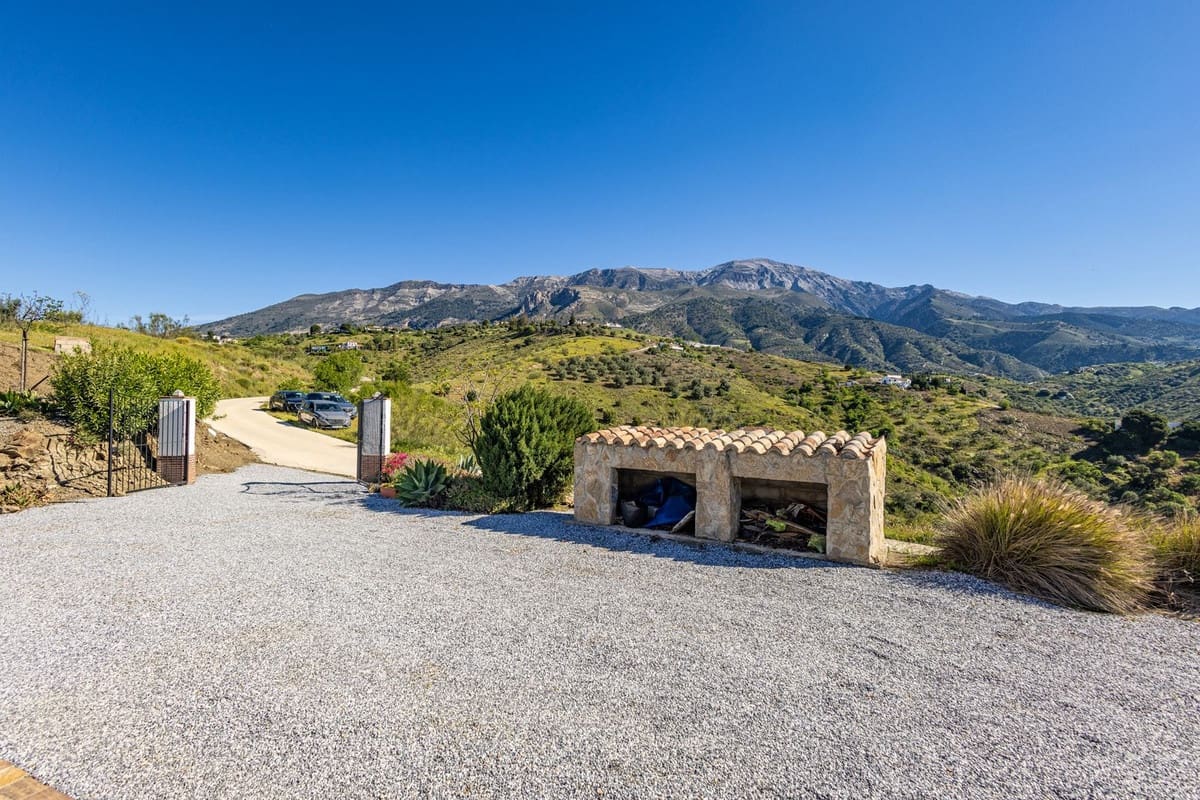 4 sovrum Finca/Hus på landet till salu i Canillas de Aceituno med pool garage - 545 000 € (Ref: 9783606)