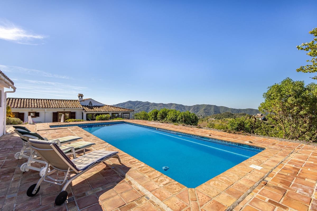 4 sovrum Finca/Hus på landet till salu i Canillas de Aceituno med pool garage - 545 000 € (Ref: 9783606)