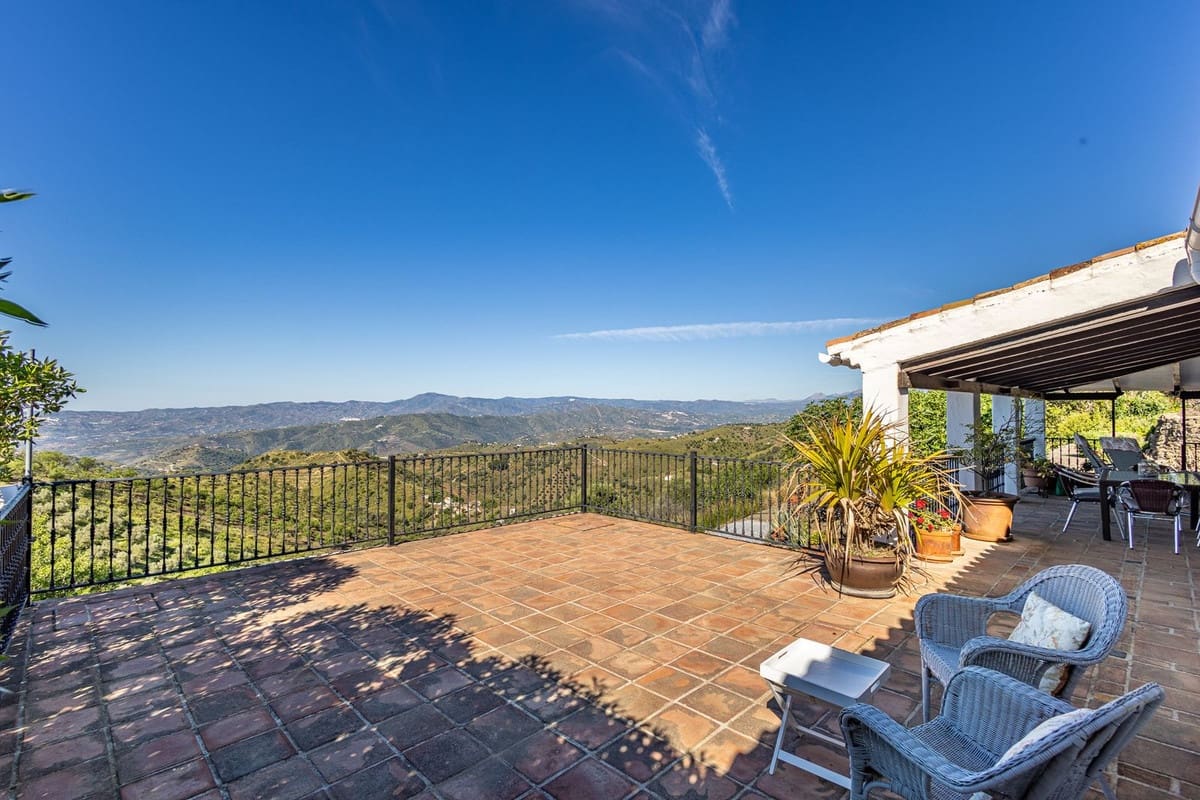 4 sovrum Finca/Hus på landet till salu i Canillas de Aceituno med pool garage - 545 000 € (Ref: 9783606)