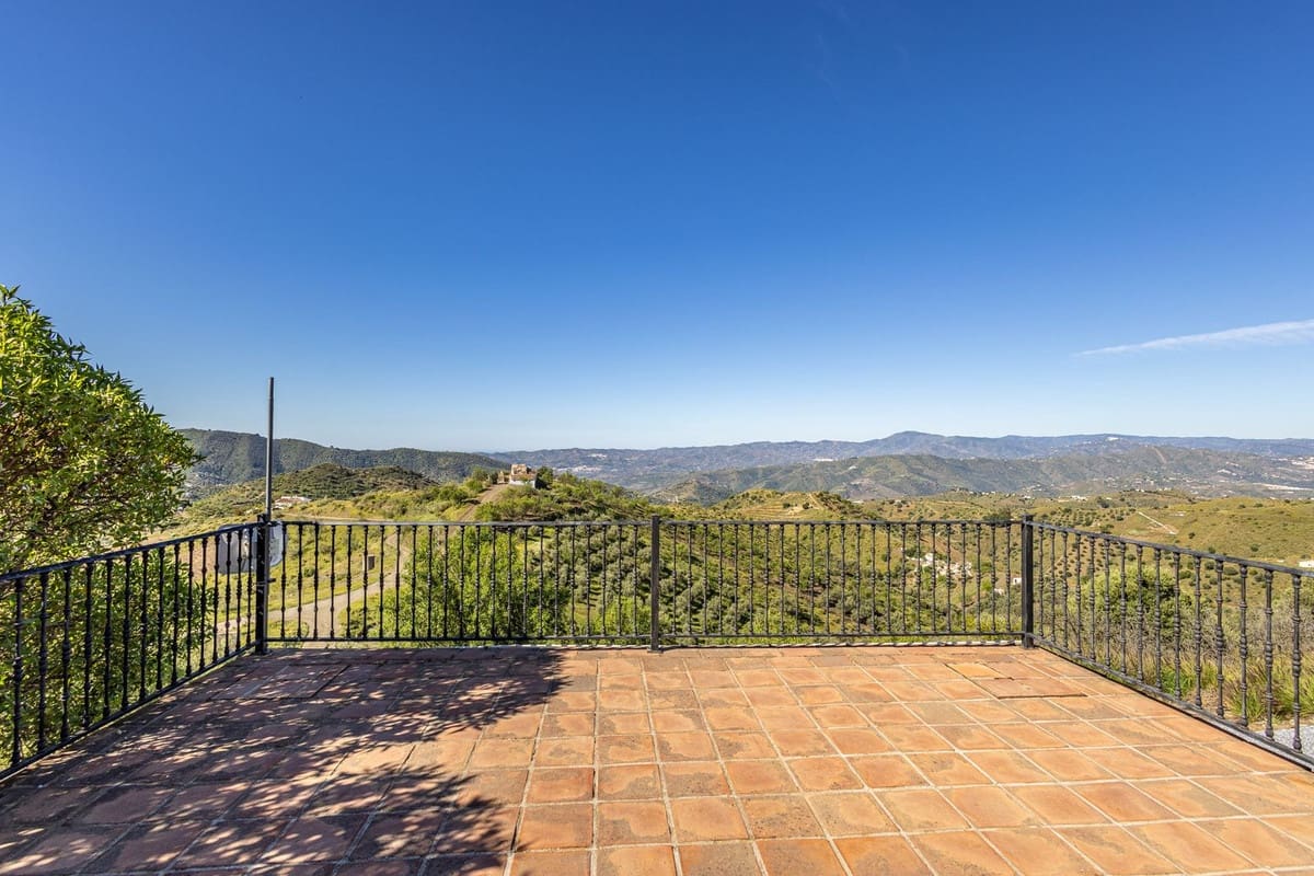 4 sovrum Finca/Hus på landet till salu i Canillas de Aceituno med pool garage - 545 000 € (Ref: 9783606)