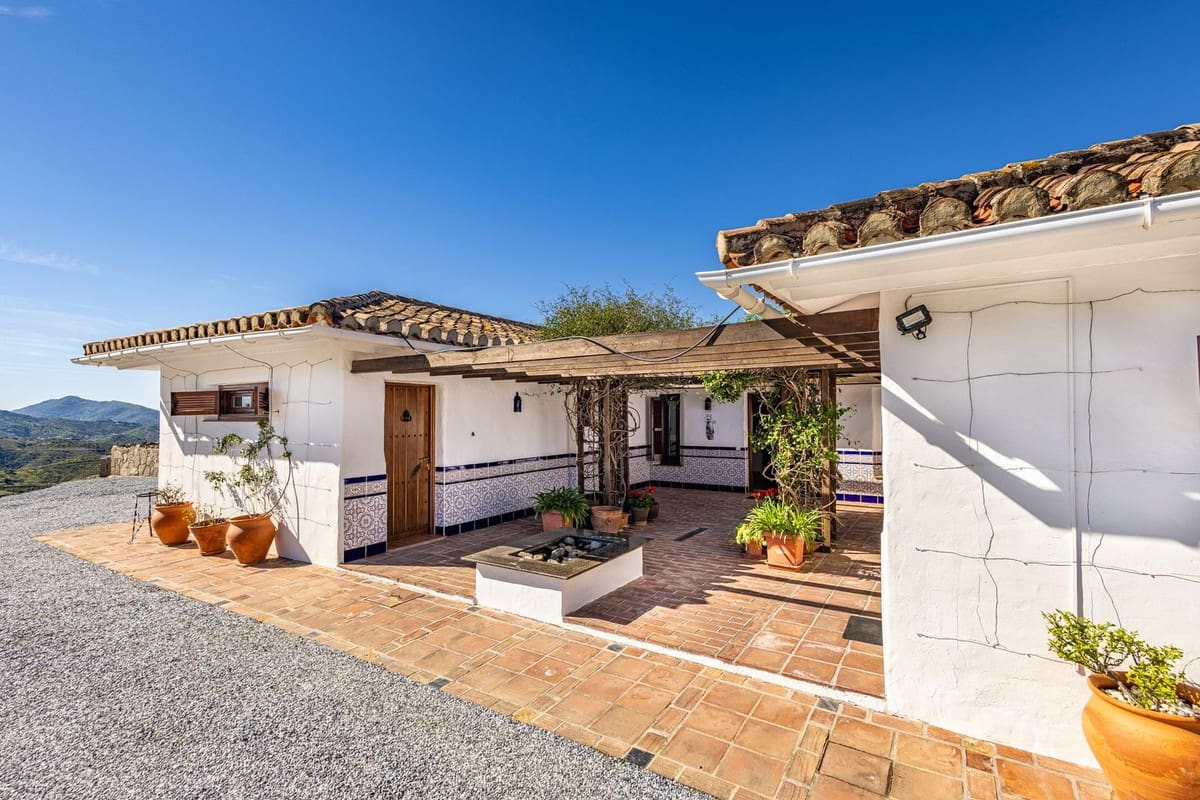 4 sovrum Finca/Hus på landet till salu i Canillas de Aceituno med pool garage - 545 000 € (Ref: 9783606)