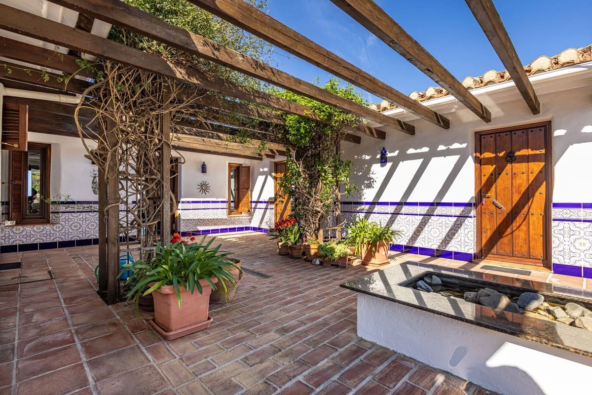 4 sovrum Finca/Hus på landet till salu i Canillas de Aceituno med pool garage - 545 000 € (Ref: 9783606)