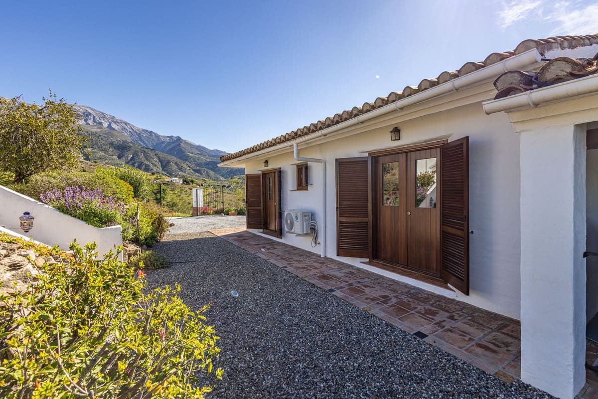 4 sovrum Finca/Hus på landet till salu i Canillas de Aceituno med pool garage - 545 000 € (Ref: 9783606)