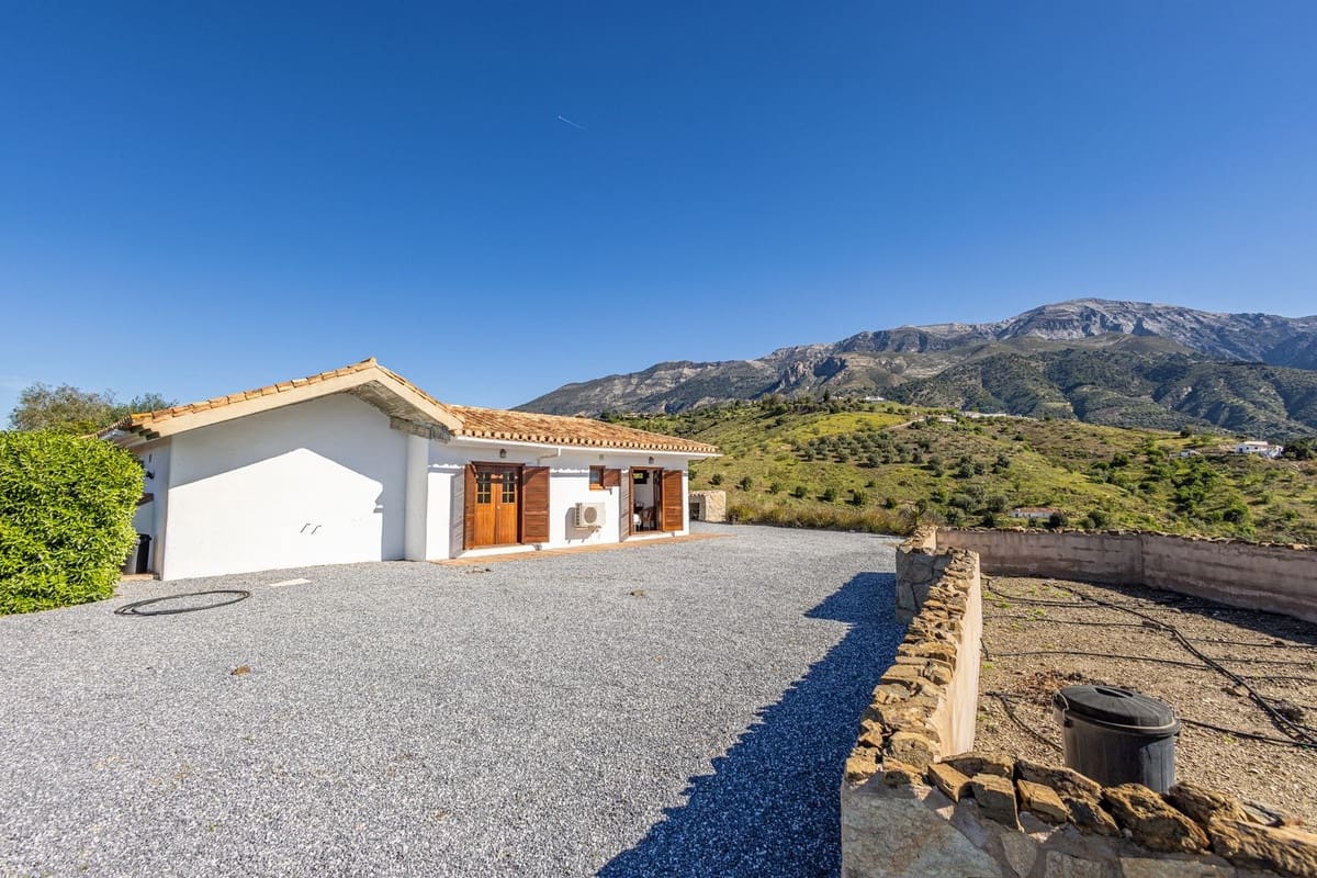 4 sovrum Finca/Hus på landet till salu i Canillas de Aceituno med pool garage - 545 000 € (Ref: 9783606)