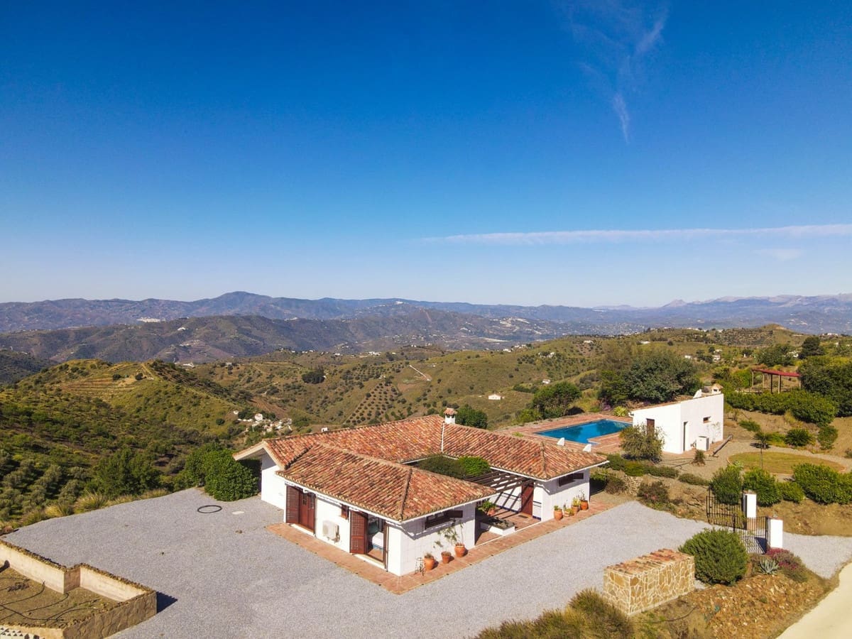 4 sovrum Finca/Hus på landet till salu i Canillas de Aceituno med pool garage - 545 000 € (Ref: 9783606)