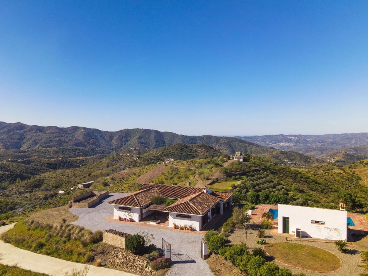 4 sovrum Finca/Hus på landet till salu i Canillas de Aceituno med pool garage - 545 000 € (Ref: 9783606)