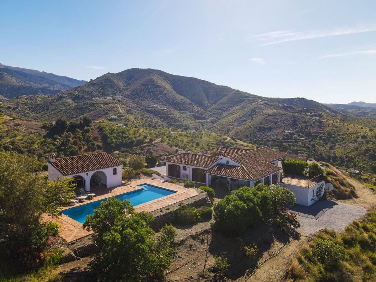 4 sovrum Finca/Hus på landet till salu i Canillas de Aceituno med pool garage - 545 000 € (Ref: 9783606)