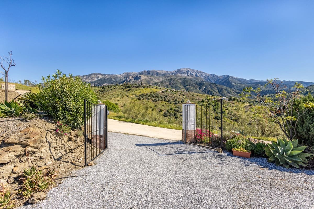 4 sovrum Finca/Hus på landet till salu i Canillas de Aceituno med pool garage - 545 000 € (Ref: 9783606)