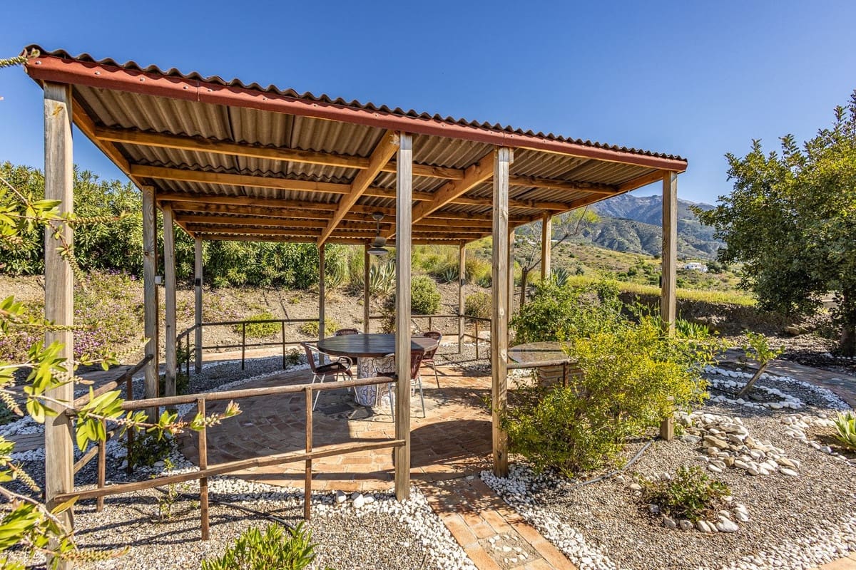 4 sovrum Finca/Hus på landet till salu i Canillas de Aceituno med pool garage - 545 000 € (Ref: 9783606)