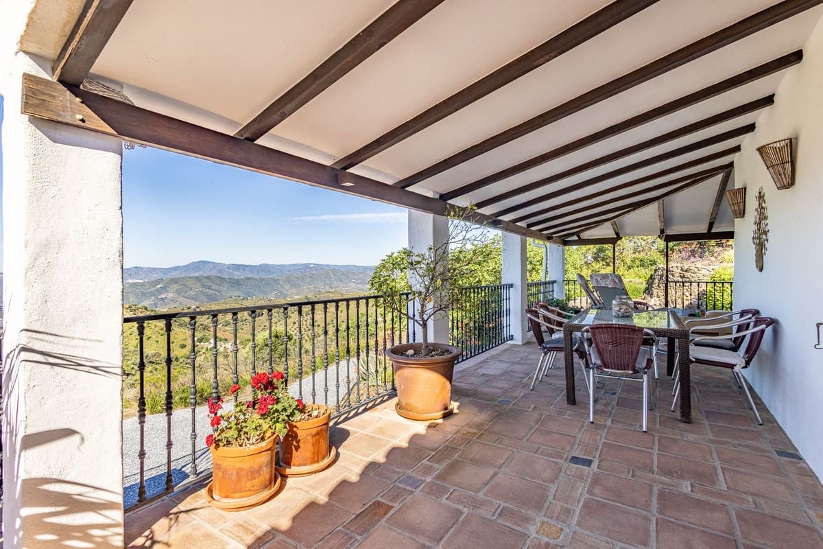 4 sovrum Finca/Hus på landet till salu i Canillas de Aceituno med pool garage - 545 000 € (Ref: 9783606)