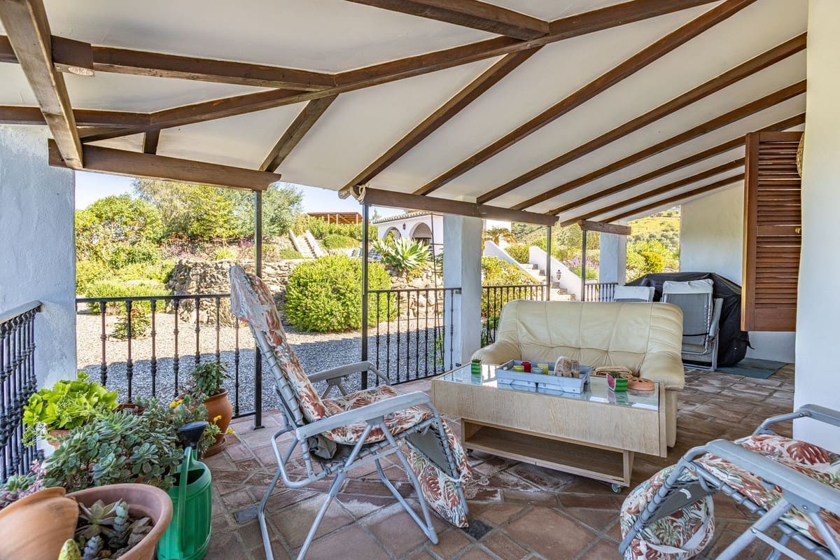 4 sovrum Finca/Hus på landet till salu i Canillas de Aceituno med pool garage - 545 000 € (Ref: 9783606)