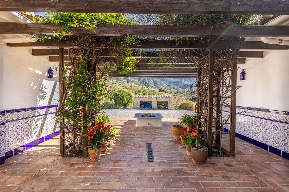 4 sovrum Finca/Hus på landet till salu i Canillas de Aceituno med pool garage - 545 000 € (Ref: 9783606)