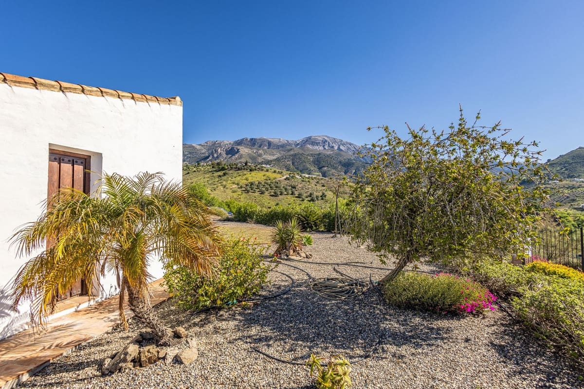 4 sovrum Finca/Hus på landet till salu i Canillas de Aceituno med pool garage - 545 000 € (Ref: 9783606)