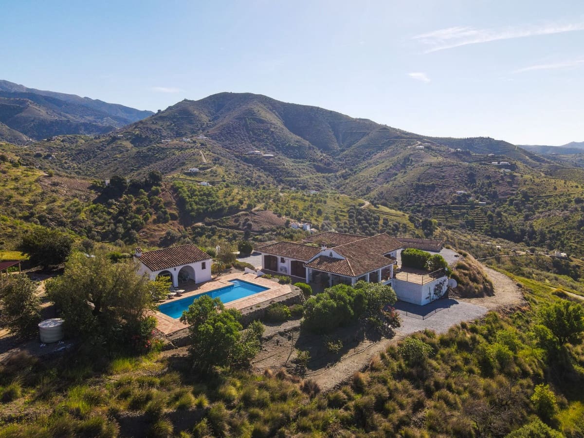 4 sovrum Finca/Hus på landet till salu i Canillas de Aceituno med pool garage - 545 000 € (Ref: 9783606)