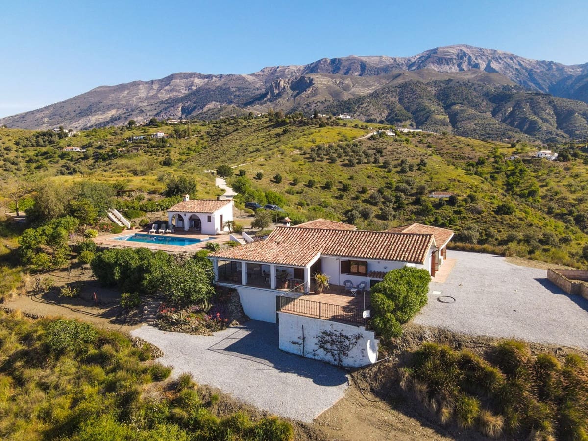 4 sovrum Finca/Hus på landet till salu i Canillas de Aceituno med pool garage - 545 000 € (Ref: 9783606)