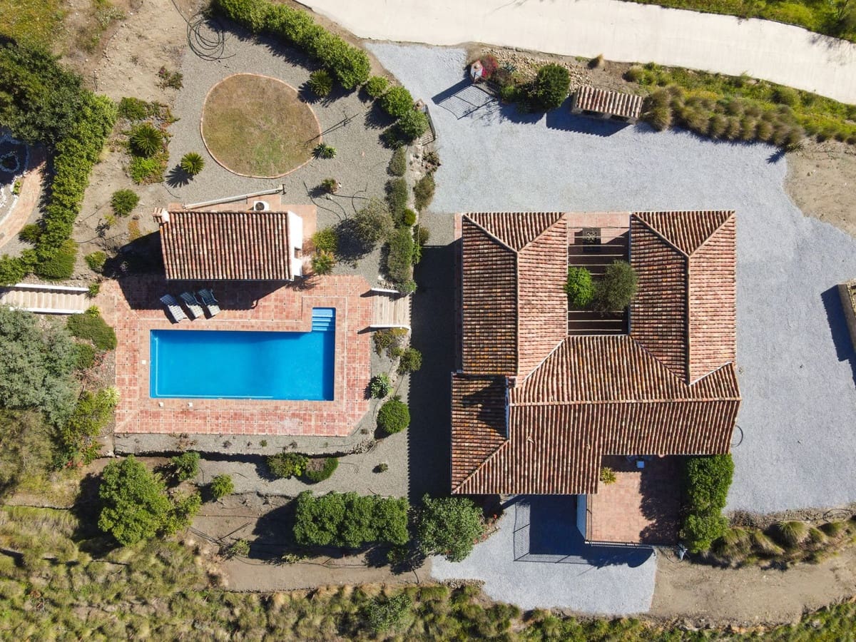 4 sovrum Finca/Hus på landet till salu i Canillas de Aceituno med pool garage - 545 000 € (Ref: 9783606)