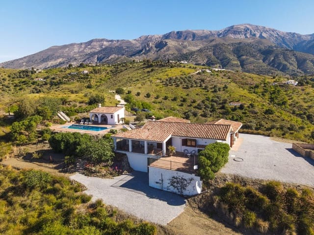 4 sovrum Finca/Hus på landet till salu i Canillas de Aceituno med pool garage - 545 000 € (Ref: 9783606)