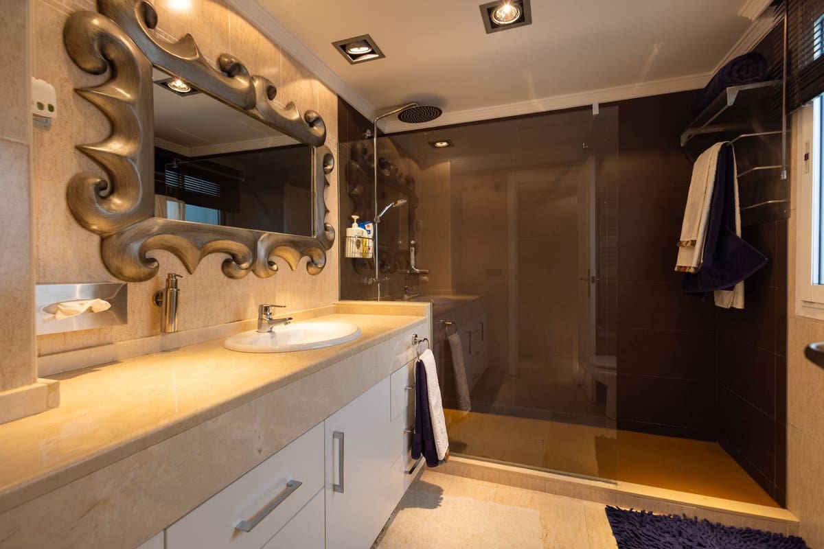 Apartamento de 4 habitaciones en Marbella en venta con piscina garaje - 1.200.000 € (Ref: 9789758)