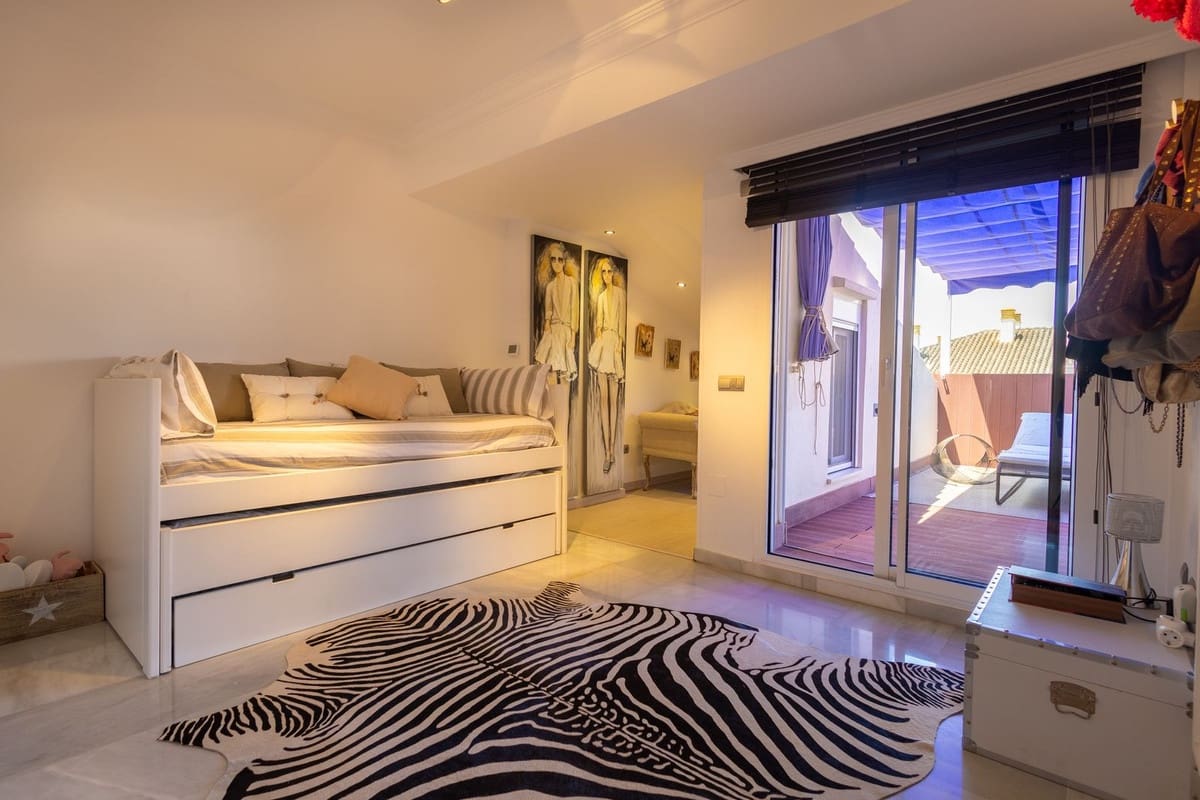 Apartamento de 4 habitaciones en Marbella en venta con piscina garaje - 1.200.000 € (Ref: 9789758)
