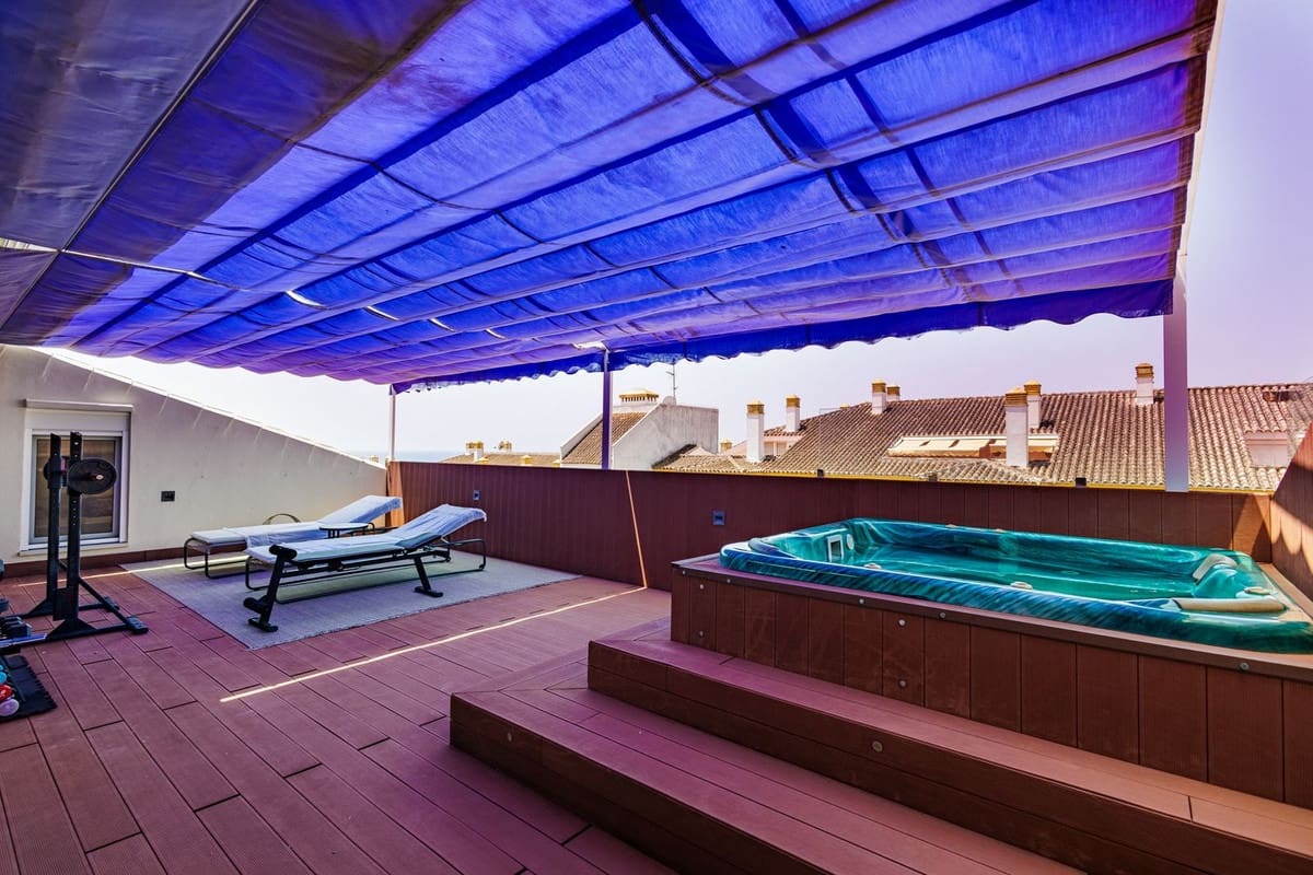 Apartamento de 4 habitaciones en Marbella en venta con piscina garaje - 1.200.000 € (Ref: 9789758)