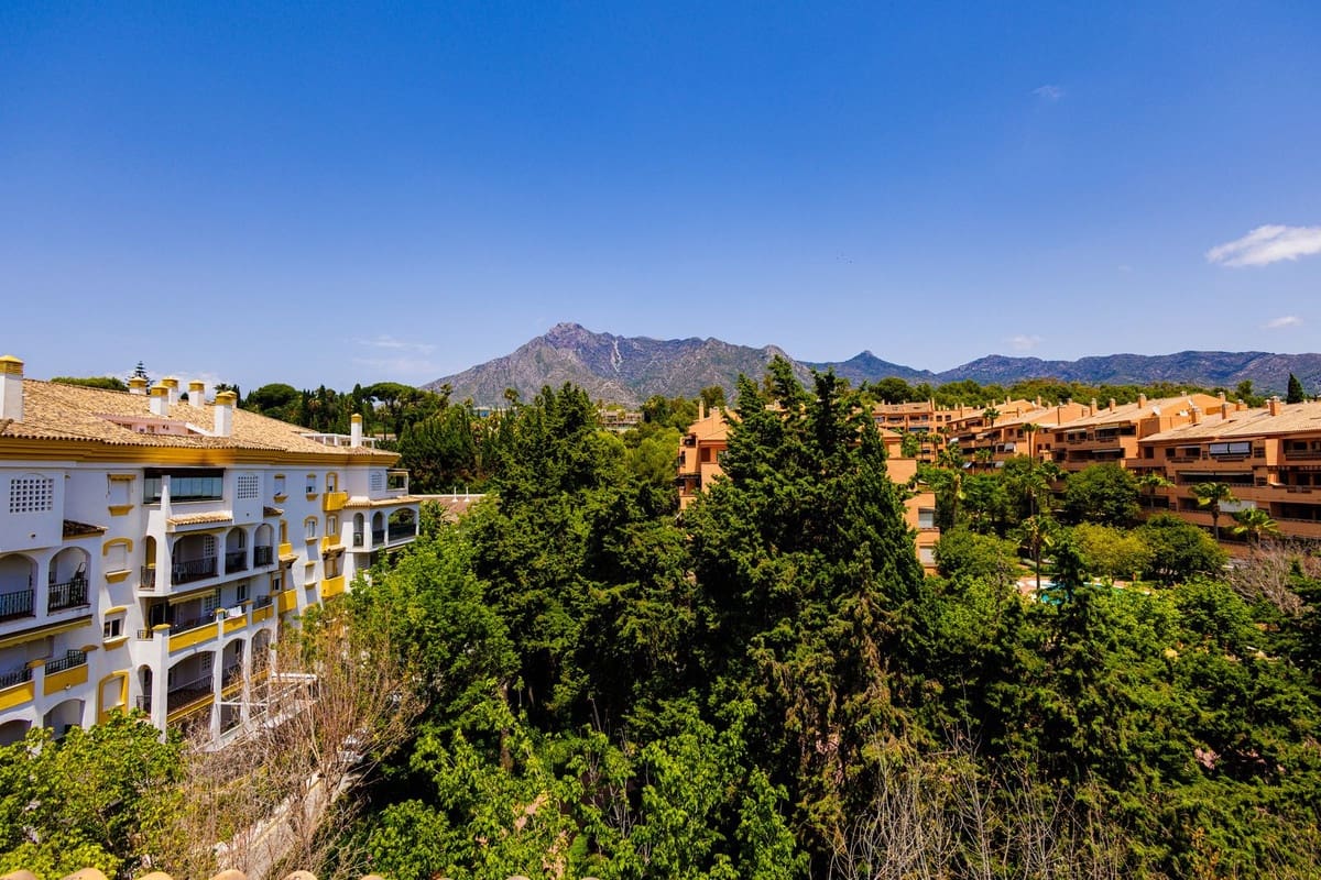 Apartamento de 4 habitaciones en Marbella en venta con piscina garaje - 1.200.000 € (Ref: 9789758)