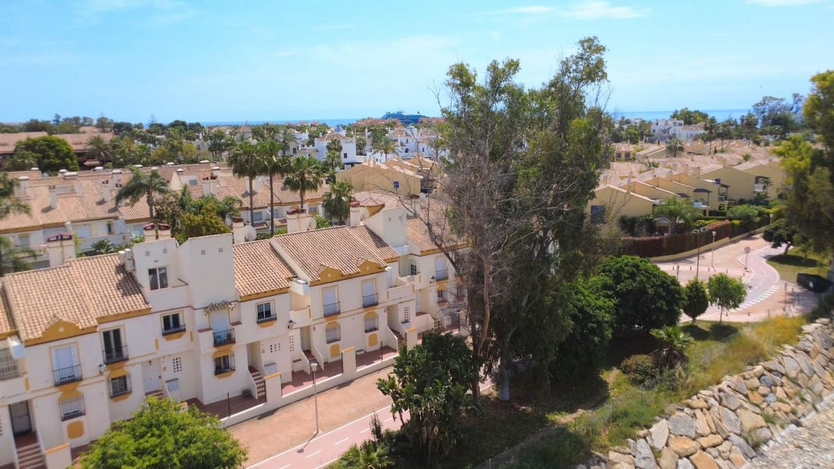 4 bedroom Townhouse for sale in San Pedro de Alcantara with pool garage - € 790,000 (Ref: 9793320)