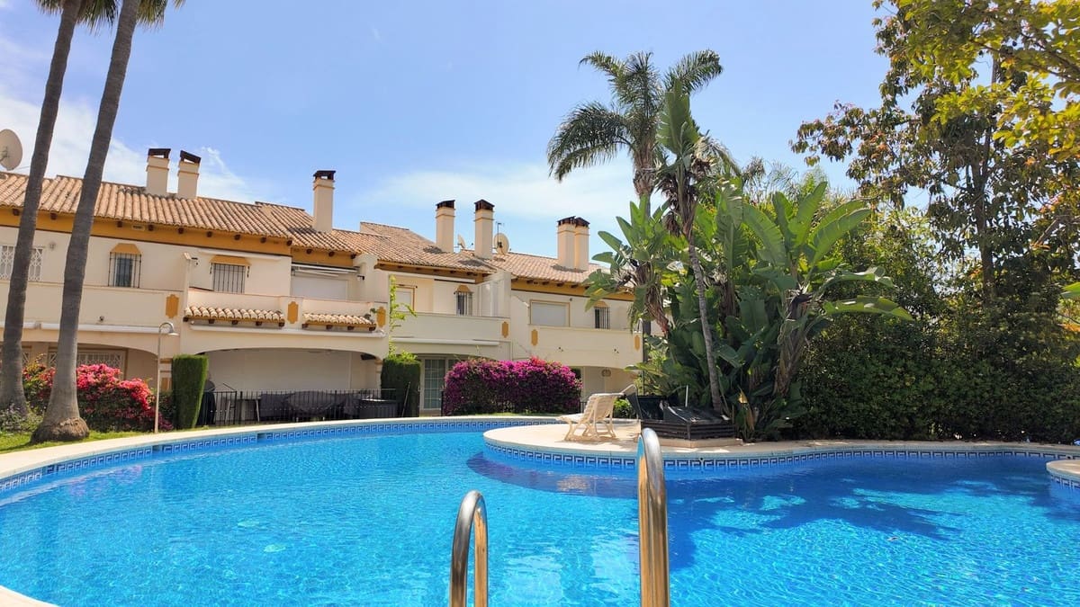 4 bedroom Townhouse for sale in San Pedro de Alcantara with pool garage - € 790,000 (Ref: 9793320)