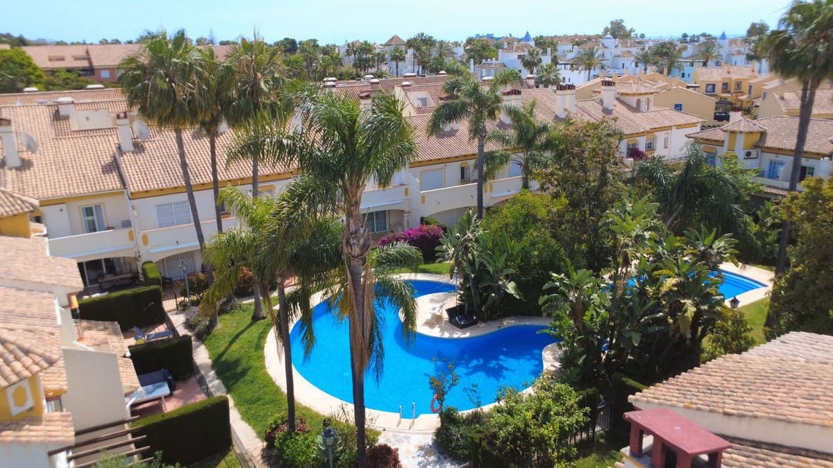 4 bedroom Townhouse for sale in San Pedro de Alcantara with pool garage - € 790,000 (Ref: 9793320)