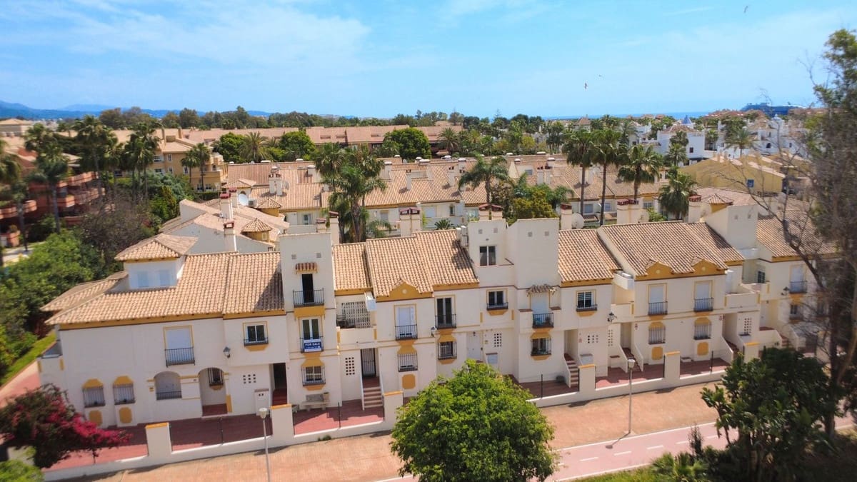 4 bedroom Townhouse for sale in San Pedro de Alcantara with pool garage - € 790,000 (Ref: 9793320)