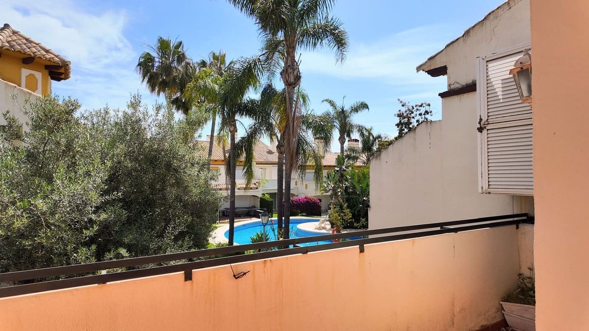 4 bedroom Townhouse for sale in San Pedro de Alcantara with pool garage - € 790,000 (Ref: 9793320)