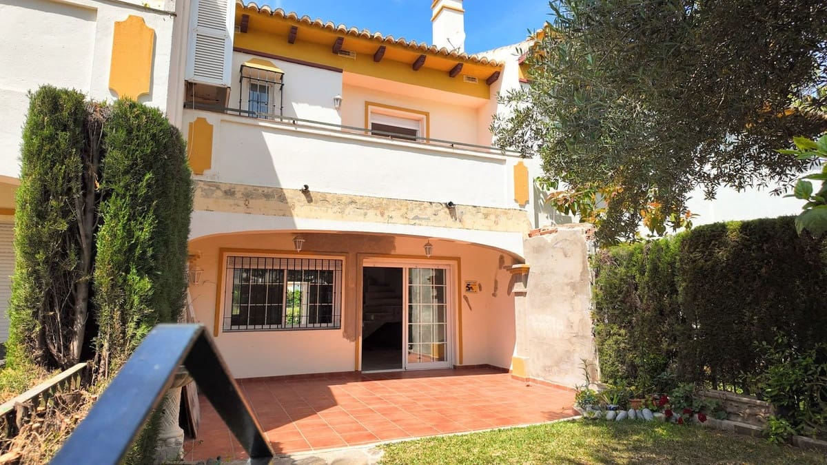 4 bedroom Townhouse for sale in San Pedro de Alcantara with pool garage - € 790,000 (Ref: 9793320)