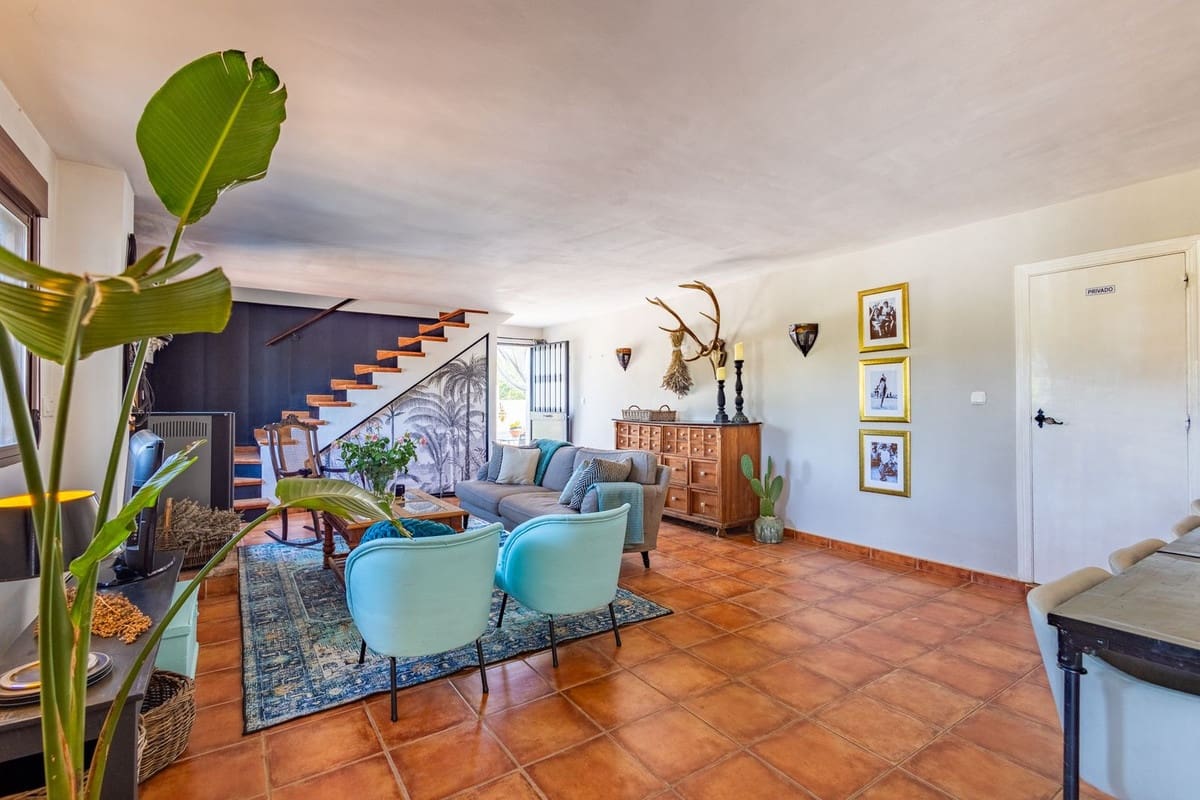 6 soveværelse Villa til salg i Archidona med swimmingpool garage - € 480.000 (Ref: 9795613)