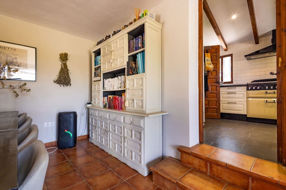 6 soveværelse Villa til salg i Archidona med swimmingpool garage - € 480.000 (Ref: 9795613)