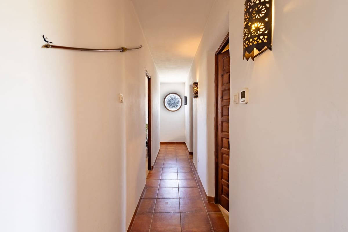 6 soveværelse Villa til salg i Archidona med swimmingpool garage - € 480.000 (Ref: 9795613)