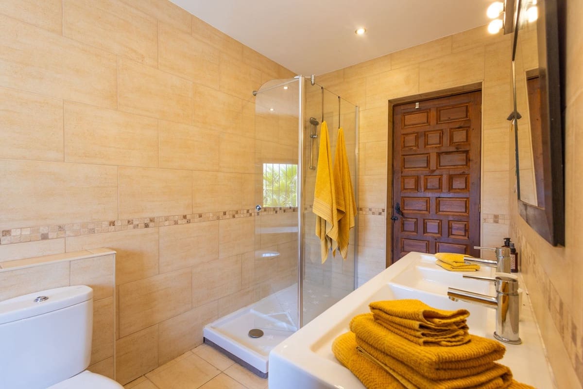 6 soveværelse Villa til salg i Archidona med swimmingpool garage - € 480.000 (Ref: 9795613)