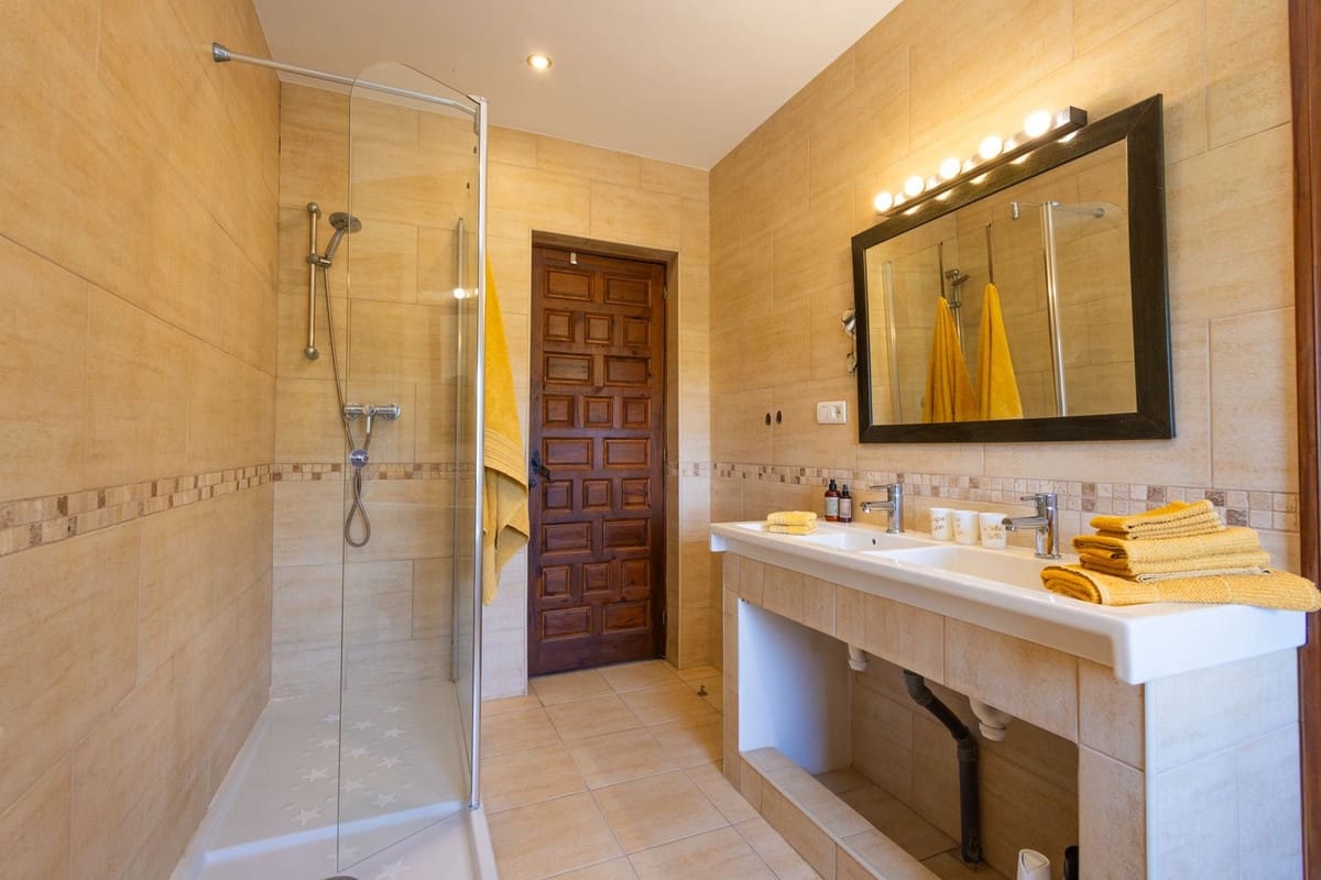 6 soveværelse Villa til salg i Archidona med swimmingpool garage - € 480.000 (Ref: 9795613)