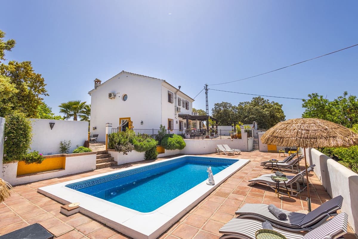 6 soveværelse Villa til salg i Archidona med swimmingpool garage - € 480.000 (Ref: 9795613)