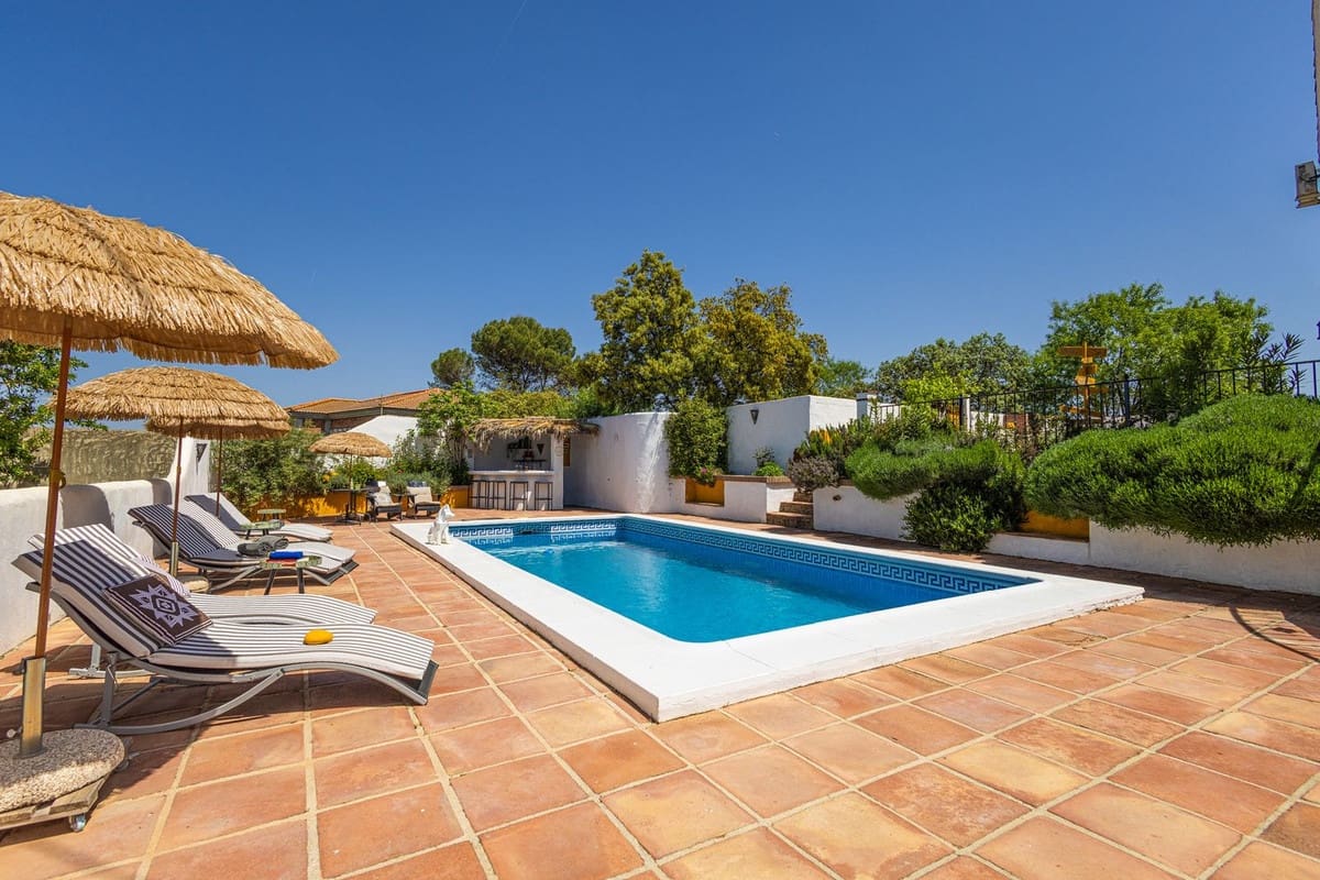 6 soveværelse Villa til salg i Archidona med swimmingpool garage - € 480.000 (Ref: 9795613)