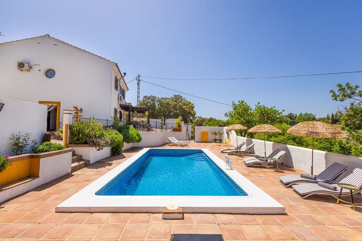 6 soveværelse Villa til salg i Archidona med swimmingpool garage - € 480.000 (Ref: 9795613)