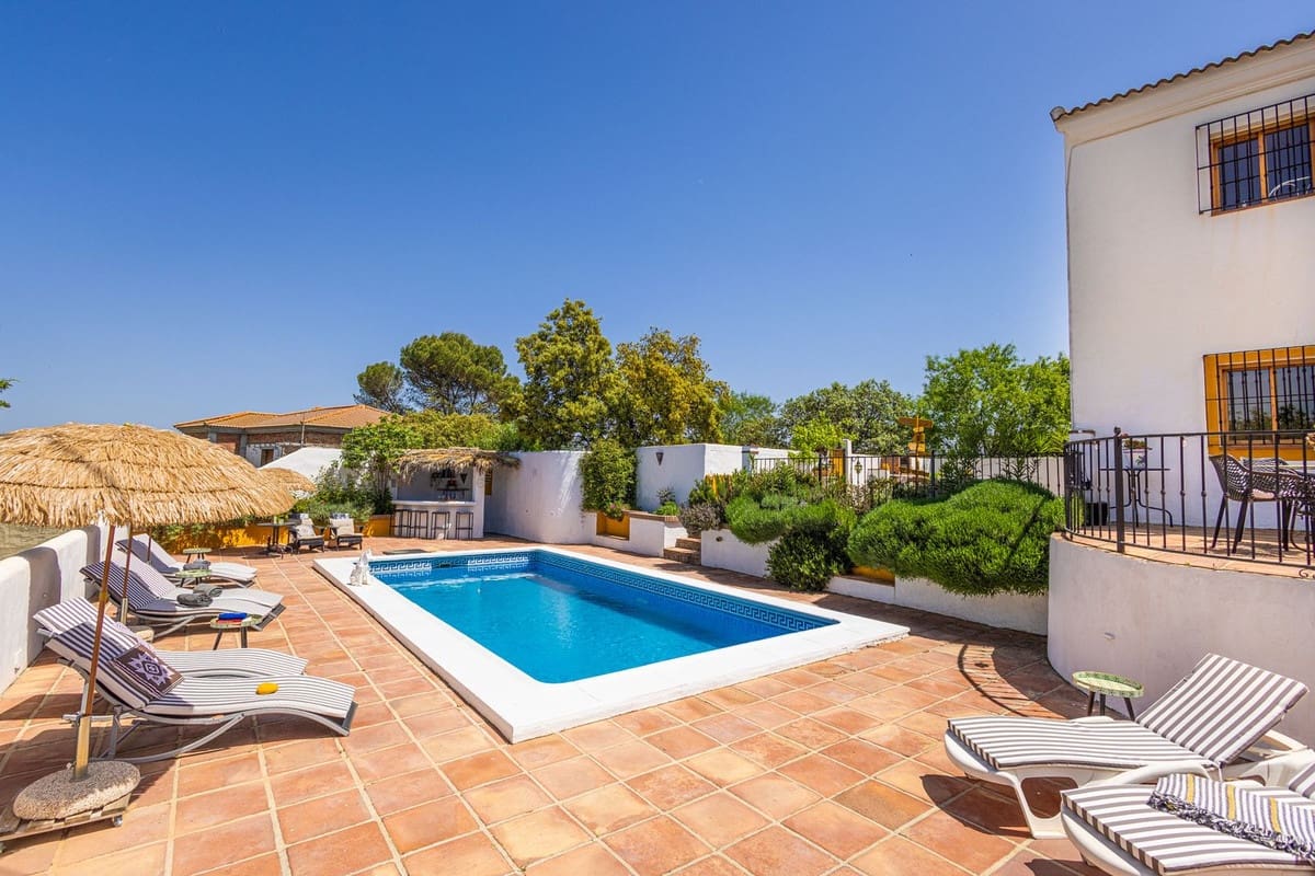 6 soveværelse Villa til salg i Archidona med swimmingpool garage - € 480.000 (Ref: 9795613)