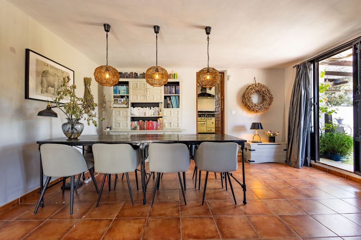 6 soveværelse Villa til salg i Archidona med swimmingpool garage - € 480.000 (Ref: 9795613)